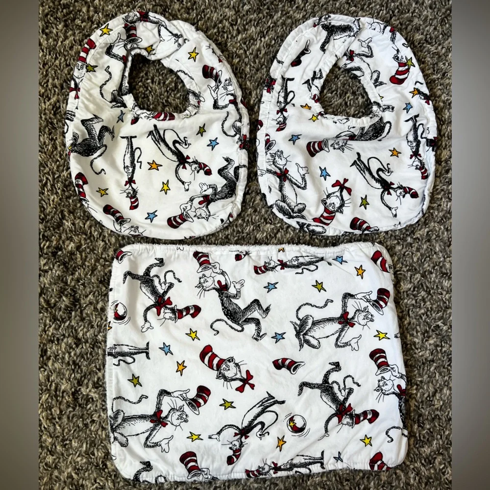 Trend Lab Baby Dr Seuss Cat‎ In The Hat Bundle 2 Bibs 1 Burp Cloth